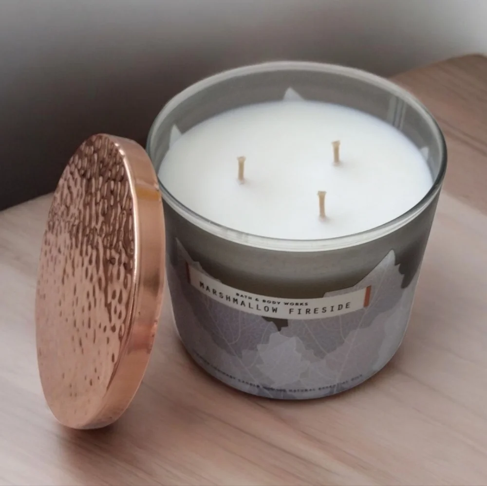 NWT Bath & Body Works Marshmallow Fireside Candle